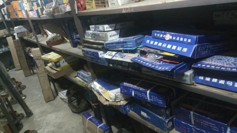 SUV轮胎更换全流程解析**